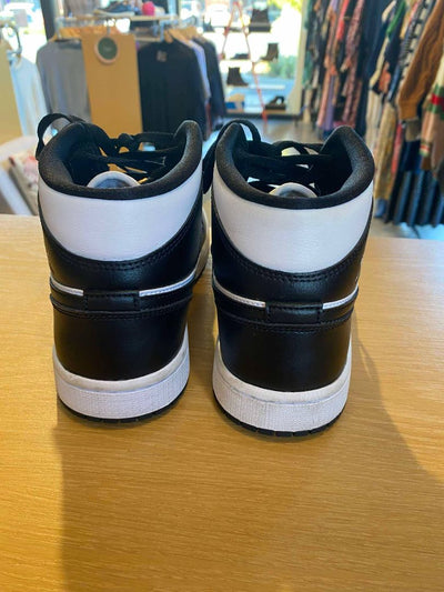 Black & White Nike Shoes, 39