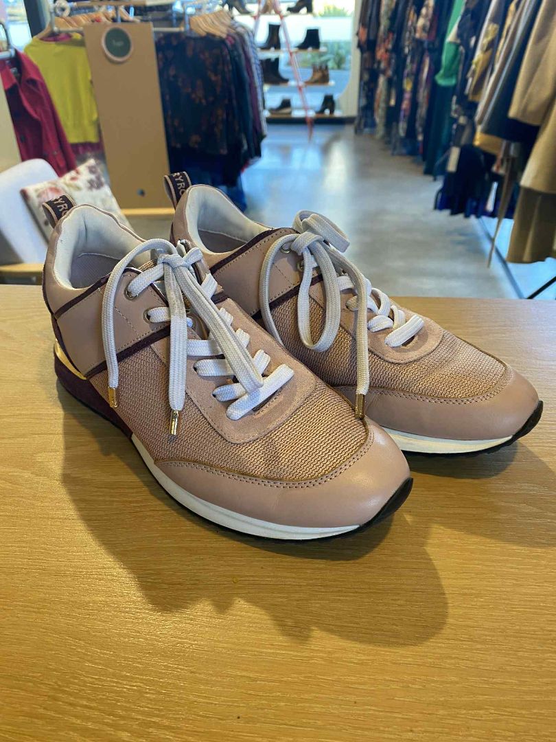 Pink & Burgundy Country Road Shoes, 39