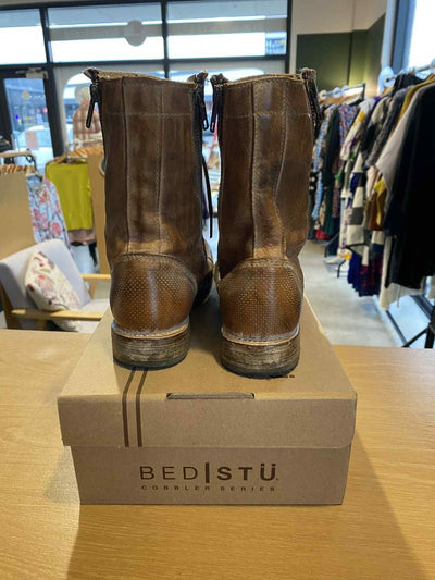 Rustic tan Bed/STU Sabre Boots, 38