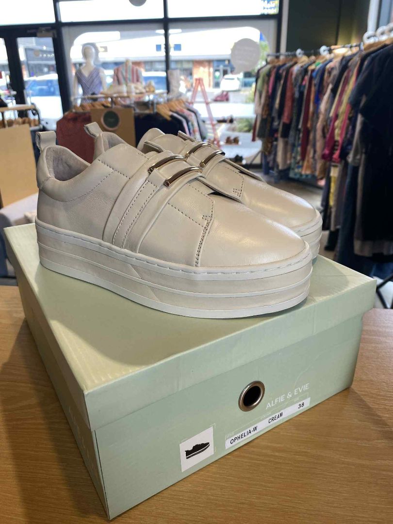 Cream Alfie & Evie Shoes, 38