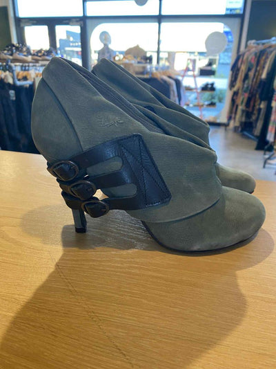 BNWT Green Fly London Shoes, 38