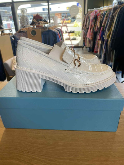 BNWT White Django and Juliette Shoes, 39