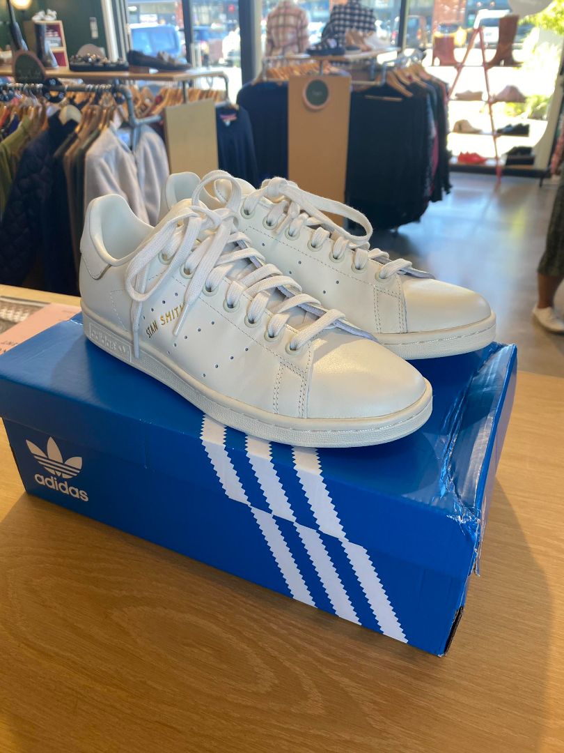 BNWT Off White ADIDAS Shoes, 40