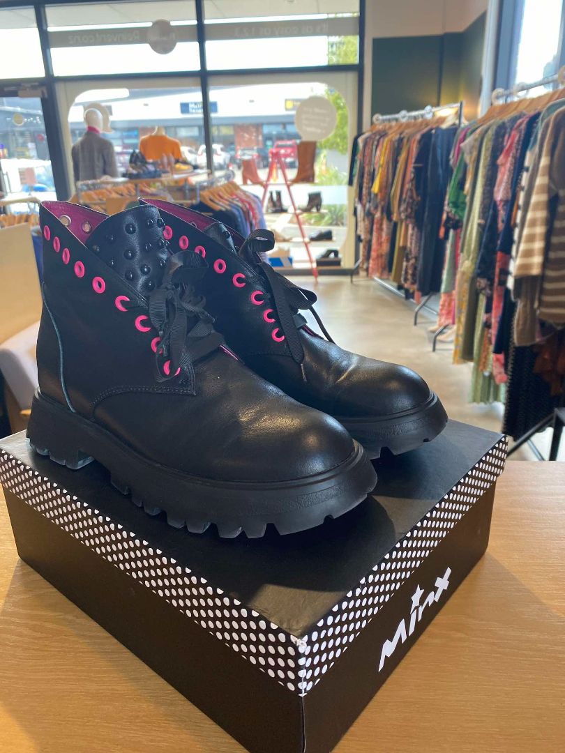 Black & Pink Minx Boots, 39