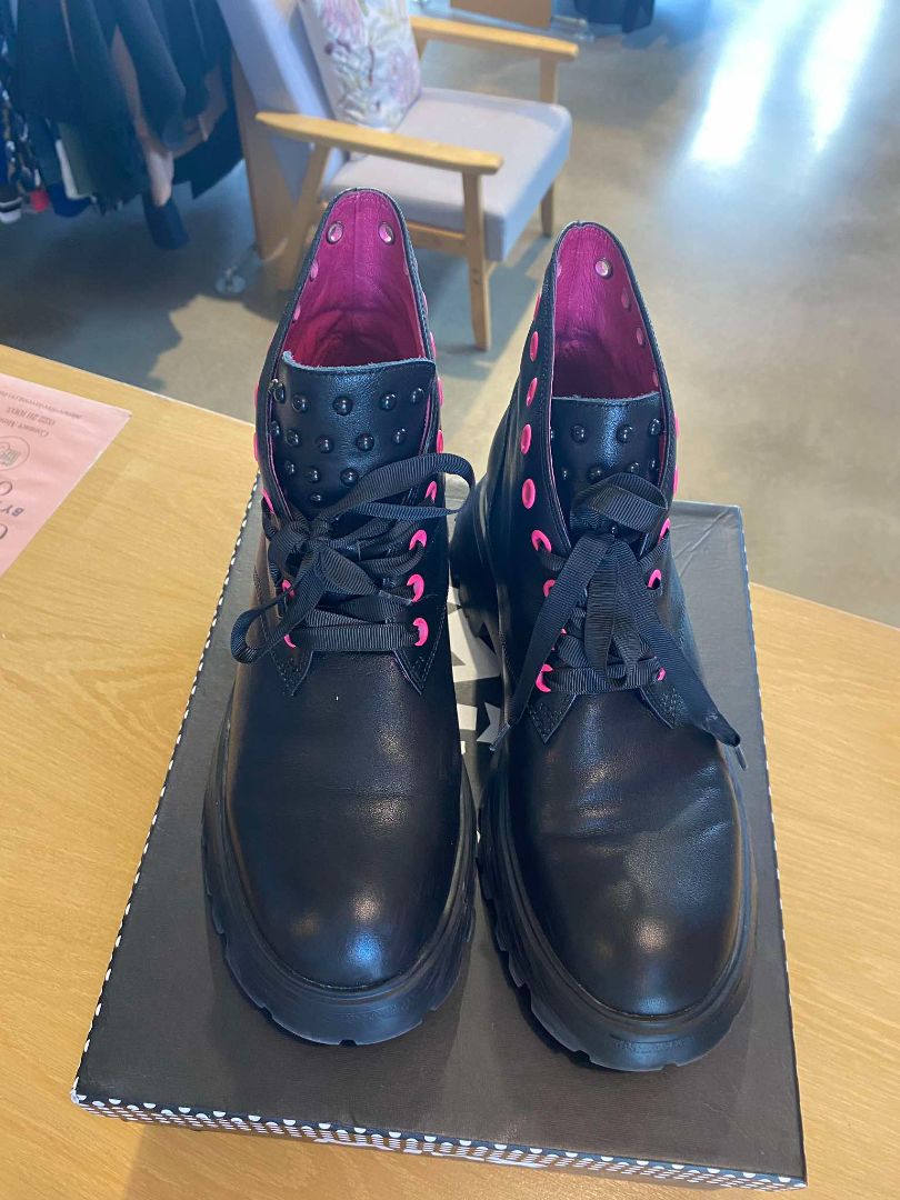 Black & Pink Minx Boots, 39