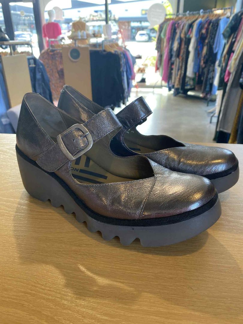 Metalic Grey Fly London Shoes, 41