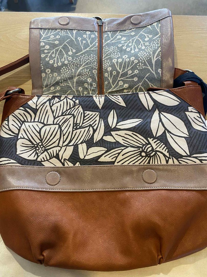 BNWT Tan Nancy Bird Bags, 34cm x 29cm