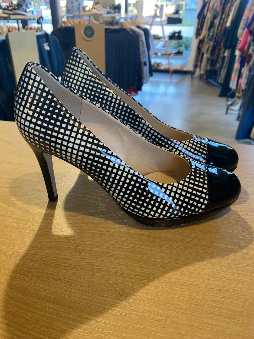 Black & White Hogl Shoes, 38