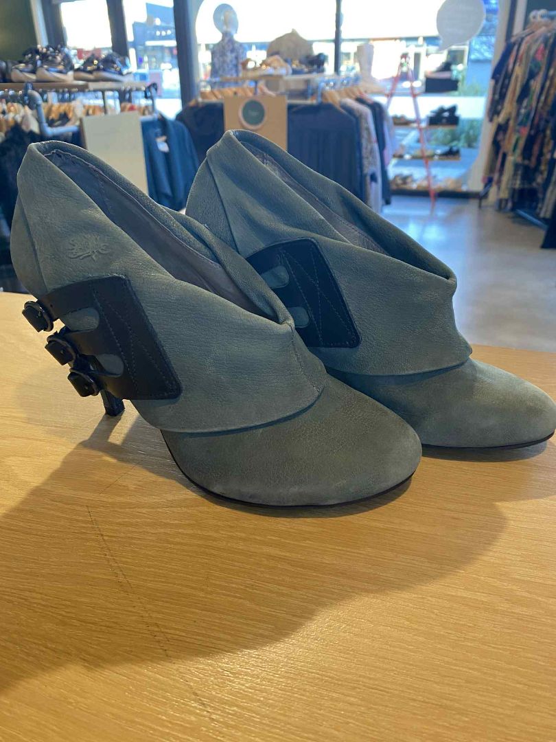 BNWT Green Fly London Shoes, 38