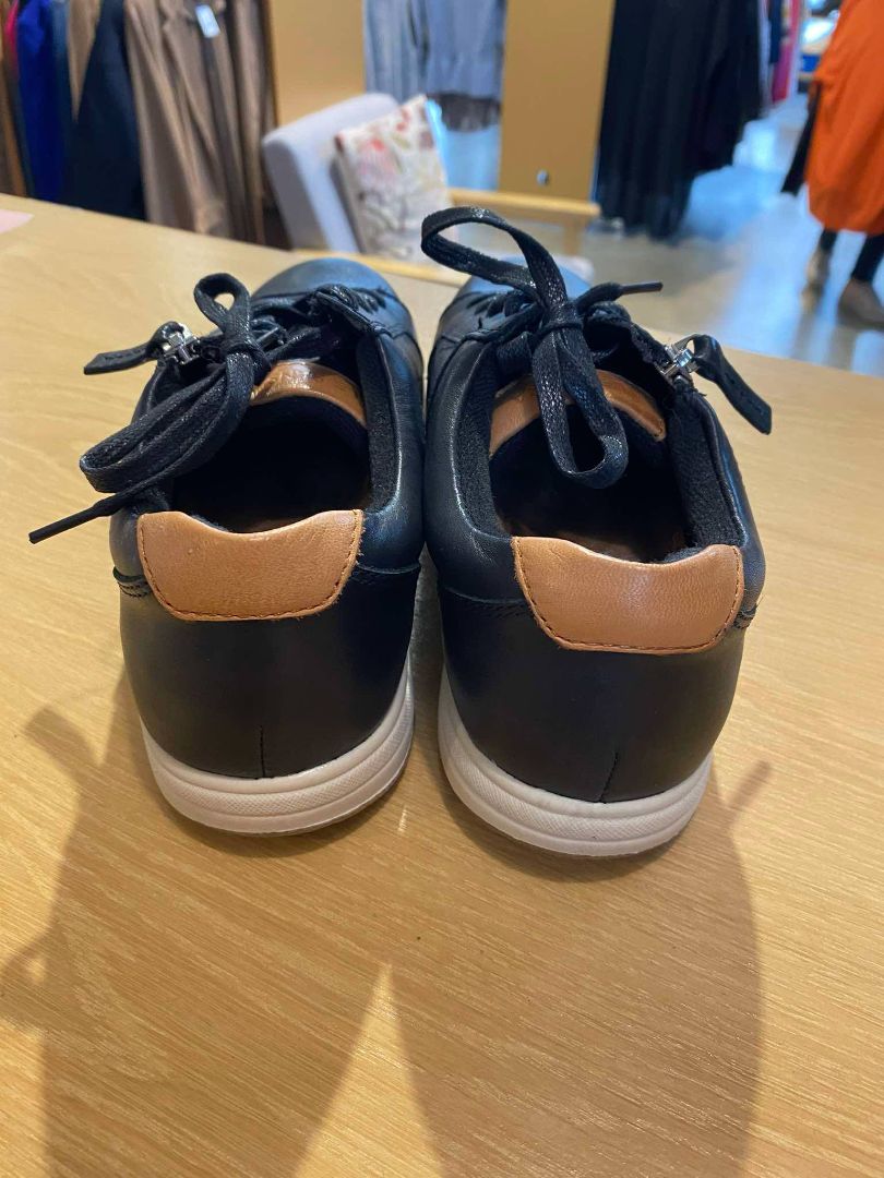 Black Le Sansa Shoes, 39