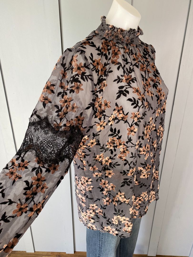 Grey & floral Drama the label Top, 10