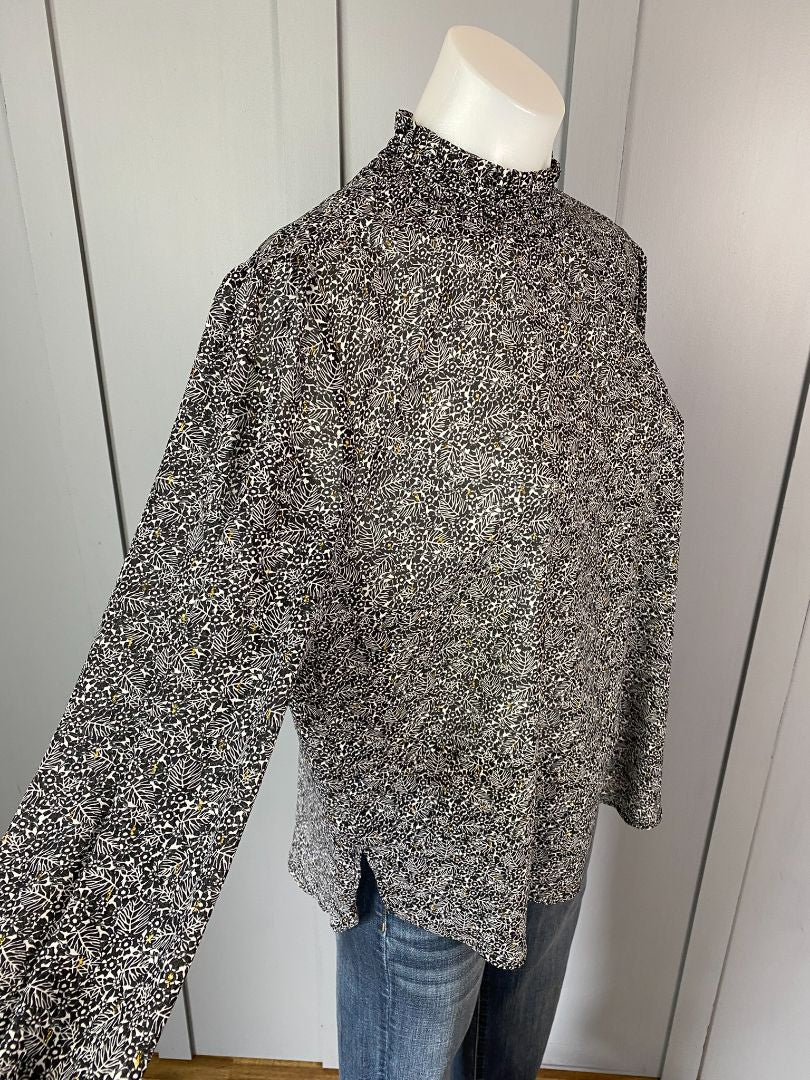 Black & White print Seeking Lola Top, 10