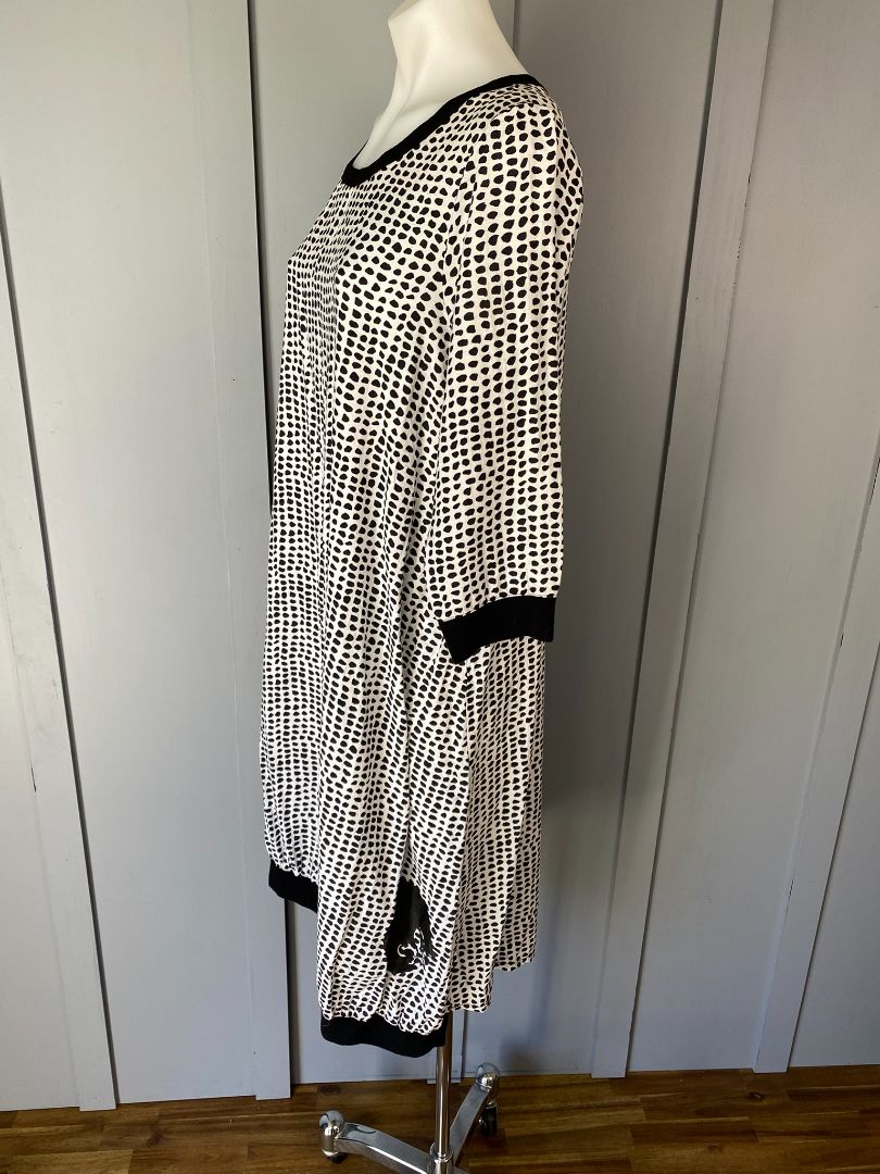 Black & White Jelicoe Tunic, 16