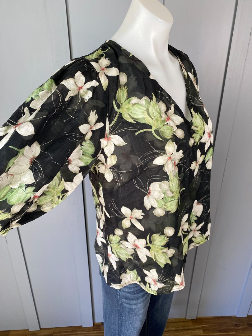 BNWT Black floral Juna Tops, M