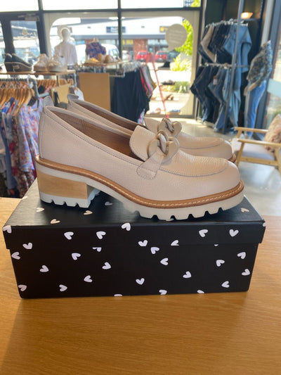 BNWT Bone Kilt Shoes, 39