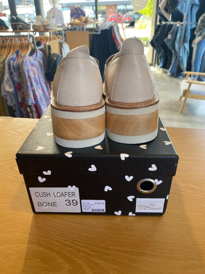 BNWT Bone Kilt Shoes, 39