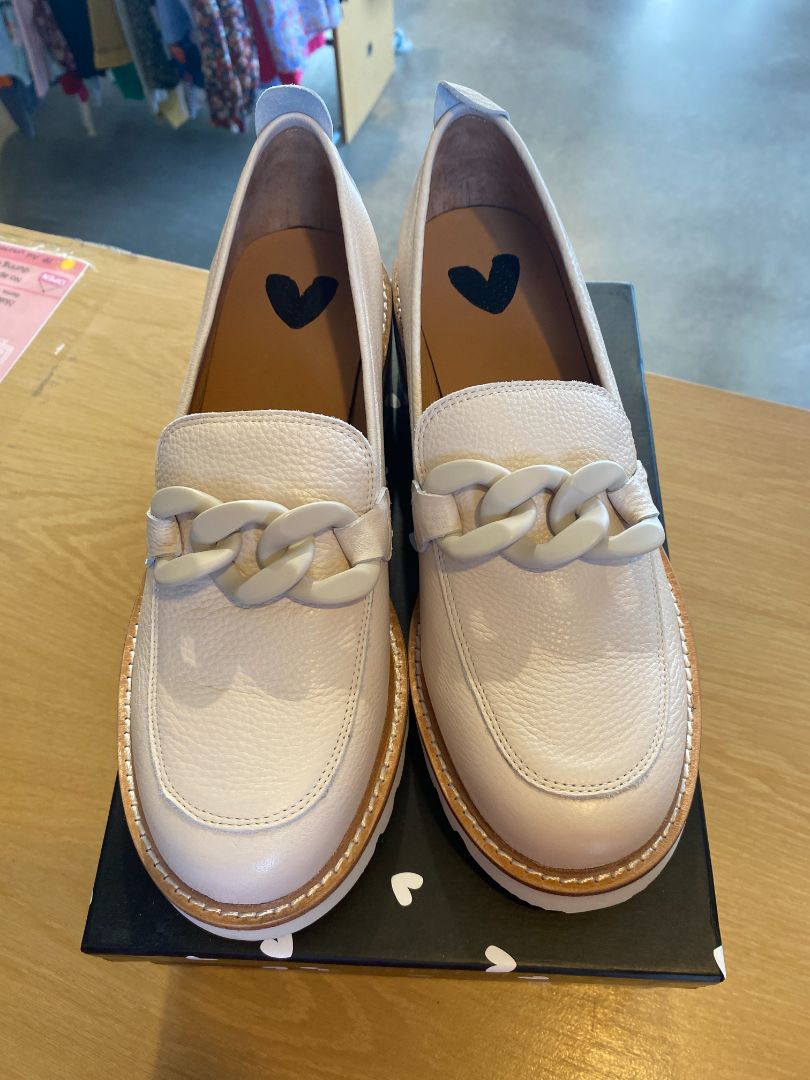 BNWT Bone Kilt Shoes, 39