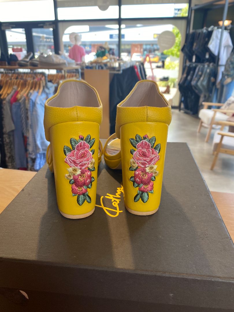 Yellow Kathryn Wilson Shoes, 38