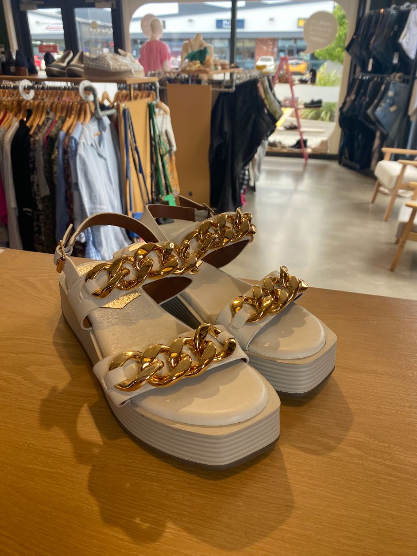 White & Gold Cafe Noir Shoes, 40