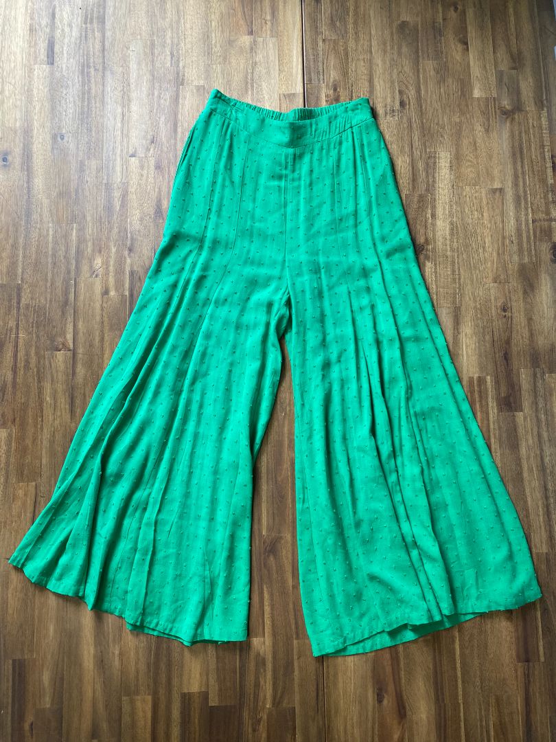BNWT Green Haven Pants/Shorts, S/M