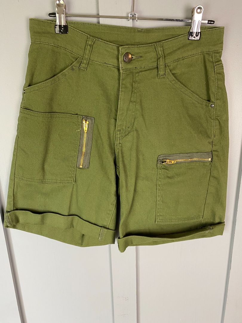 BNWT Green Mi Moso Shorts, 8