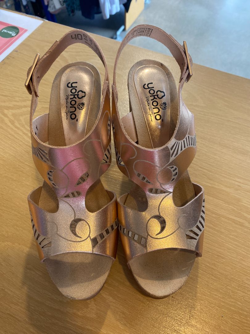 Gold Yokono Sandals, 40