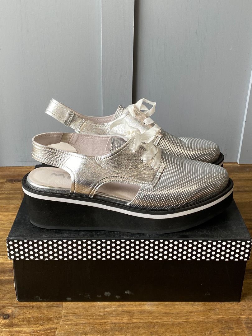 BNWT Silver Minx Shoes, 40