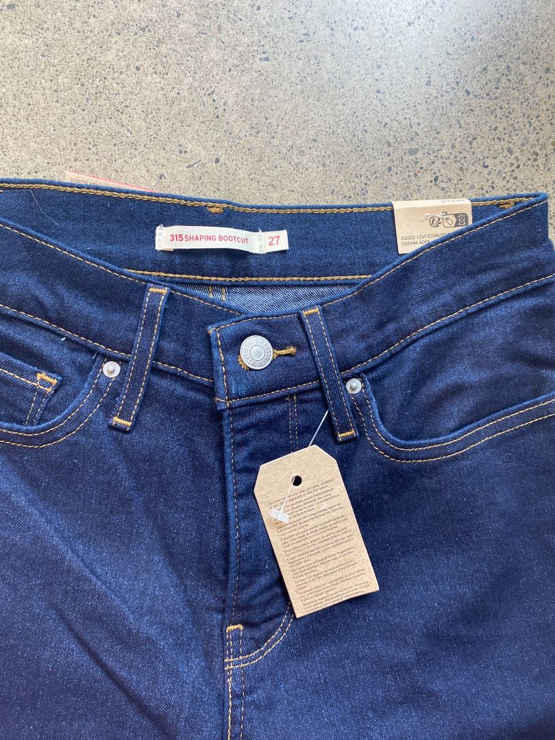 BNWT Blue Levis Jeans, 27