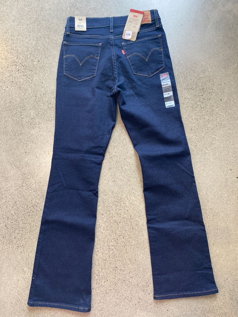 BNWT Blue Levis Jeans, 27