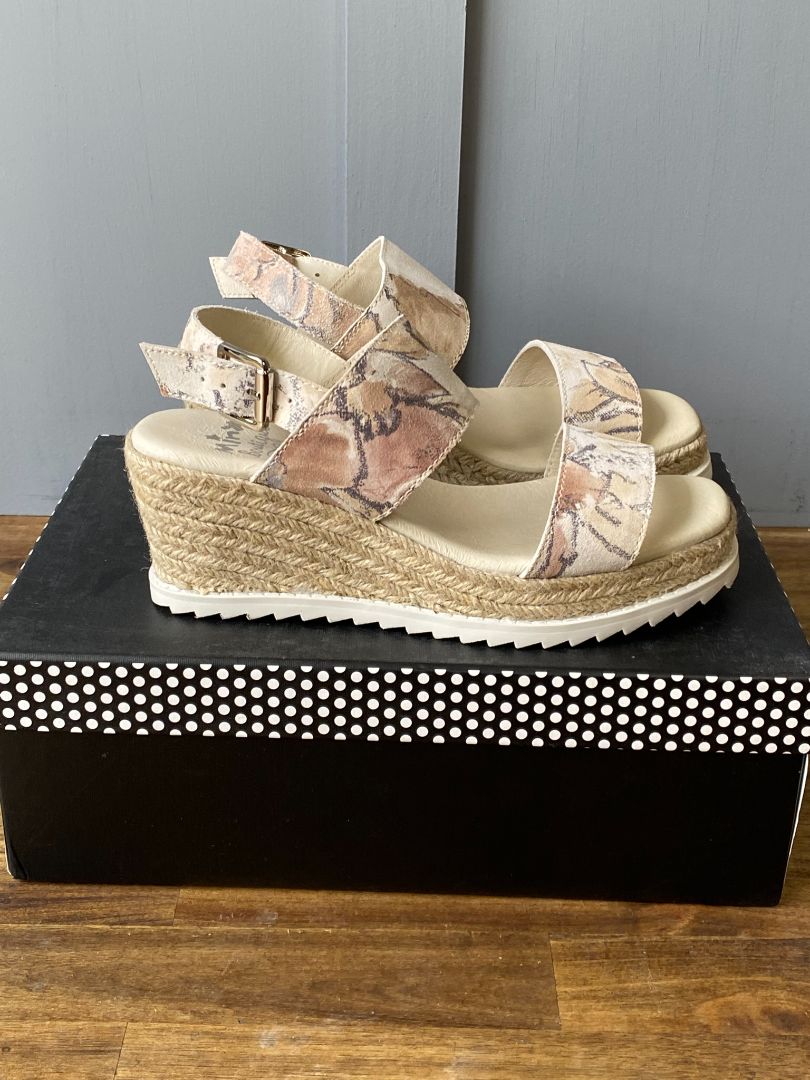 BNWT Bone suede Minx Shoes, 36, 37