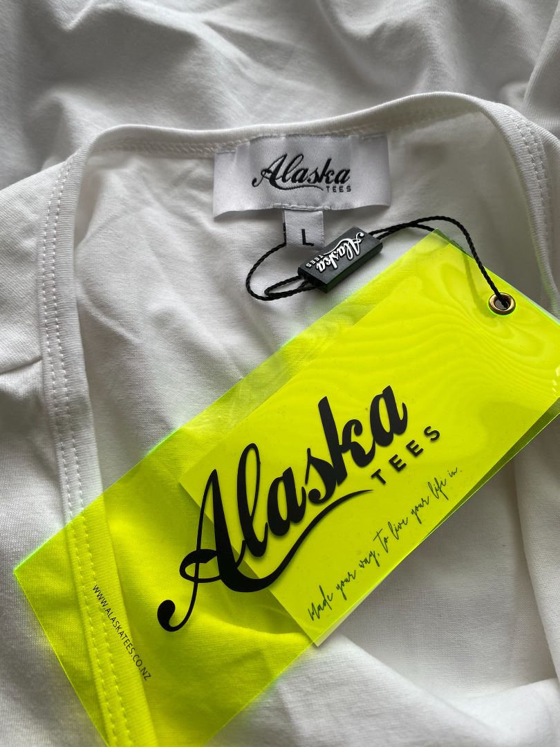 BNWT White Alaska Tee Singlet, L