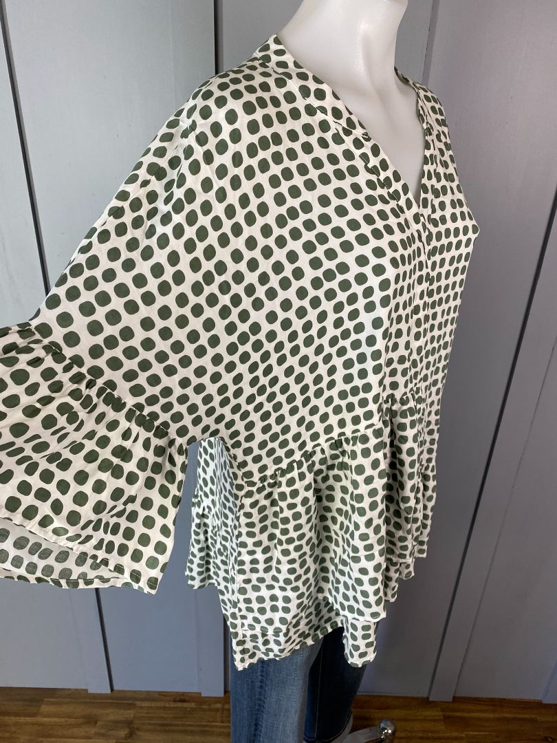 White/Green spots Vine apparel Top, 16