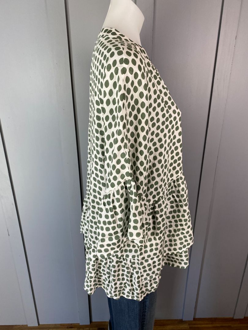 White/Green spots Vine apparel Top, 16