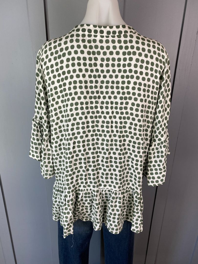 White/Green spots Vine apparel Top, 16