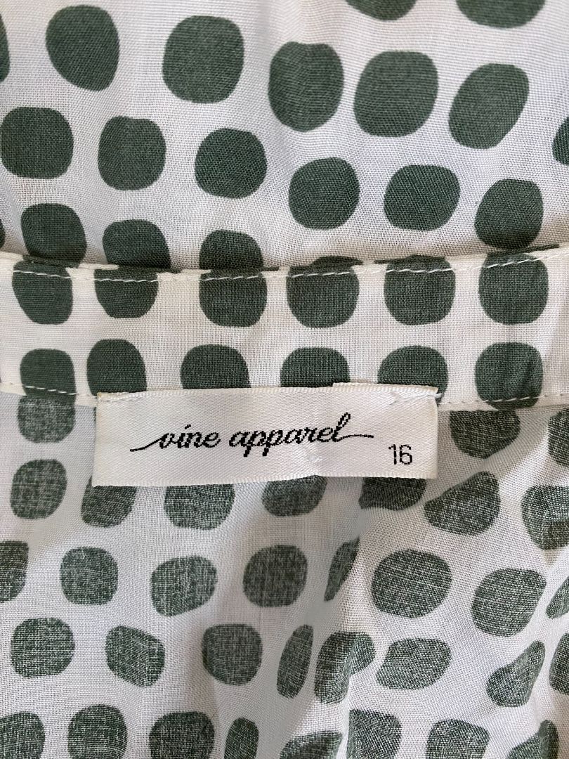 White/Green spots Vine apparel Top, 16