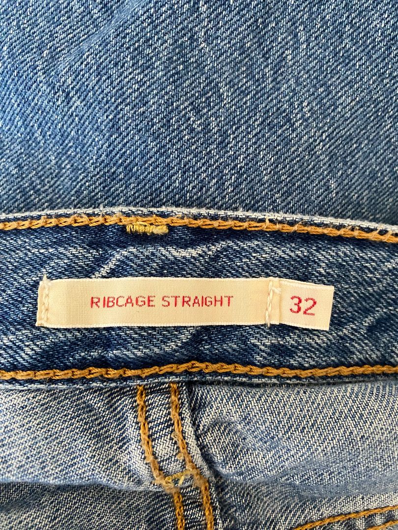 Blue Levis Jeans, 32