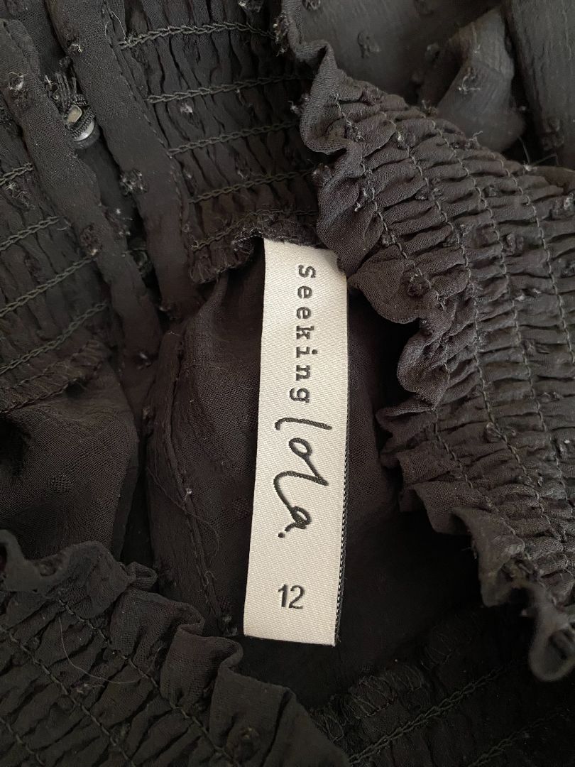 Black Seeking Lola Tops, 12