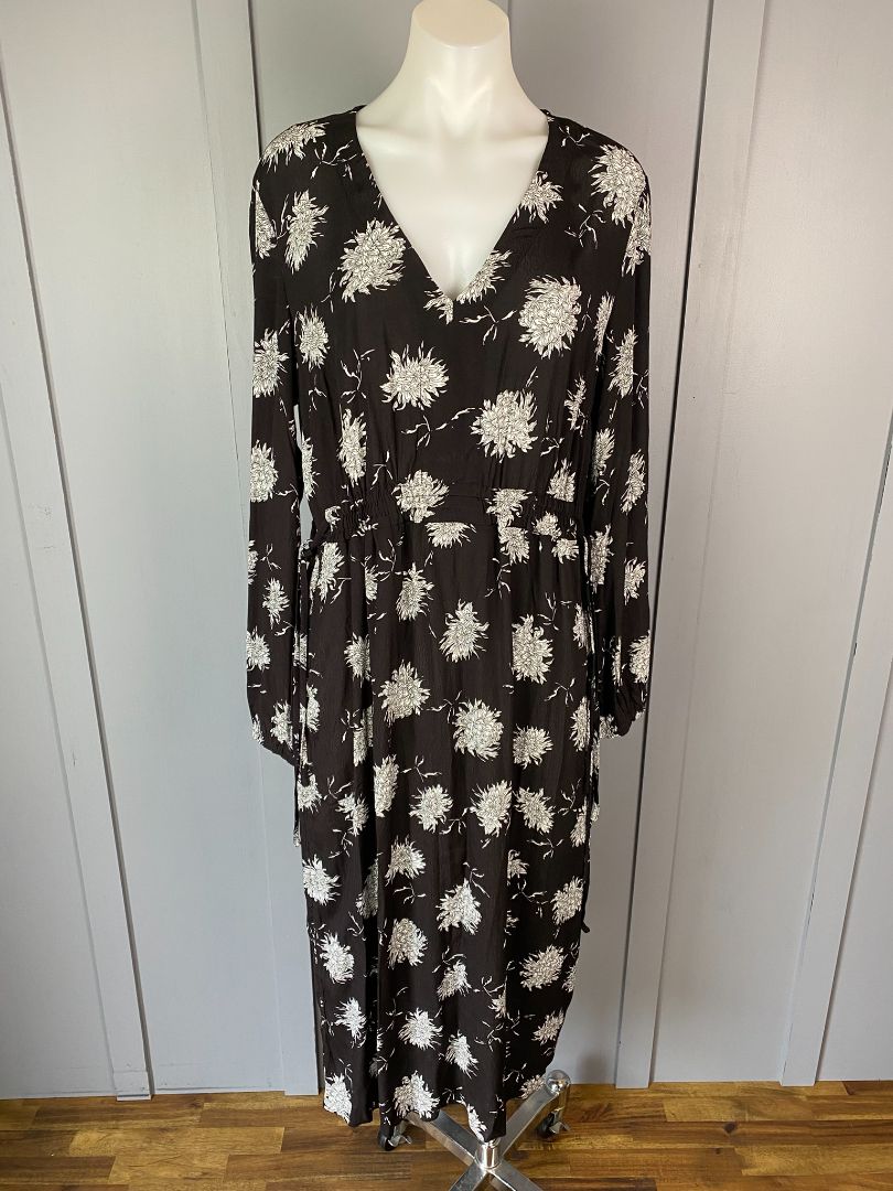 BNWT Black & White print Lemon Tree Dress, 12