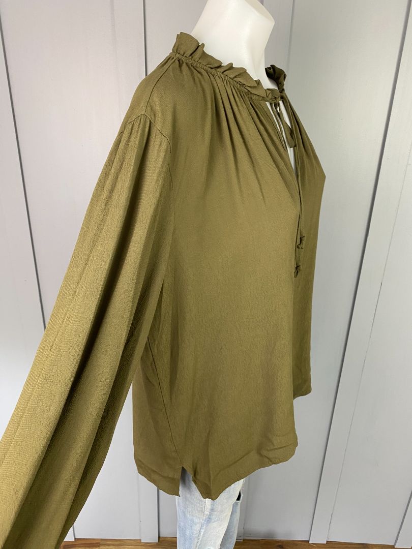 BNWT Olive Green Suzy D Tops, S, M