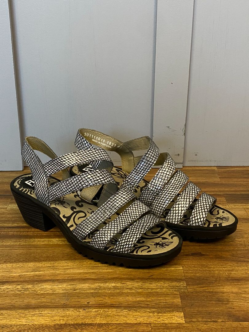 BNWT Diamond Black & White Fly London Shoes, 42