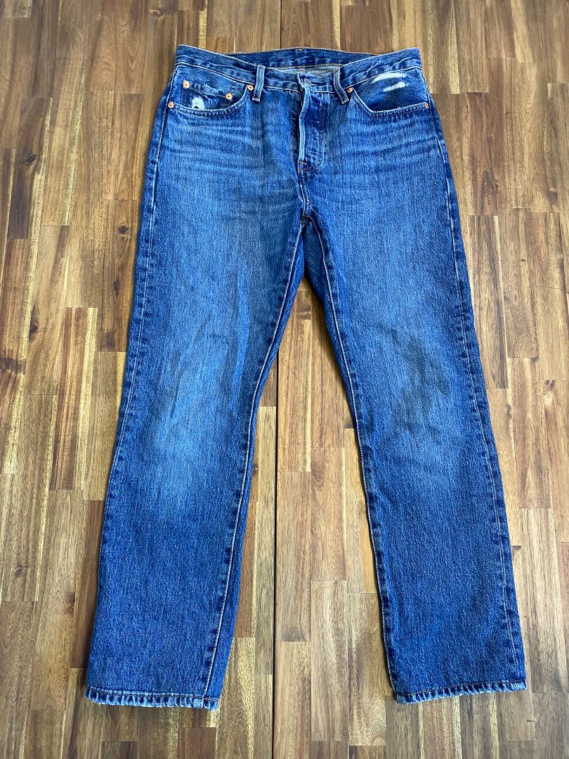 Blue 501 Levis Jeans, 28