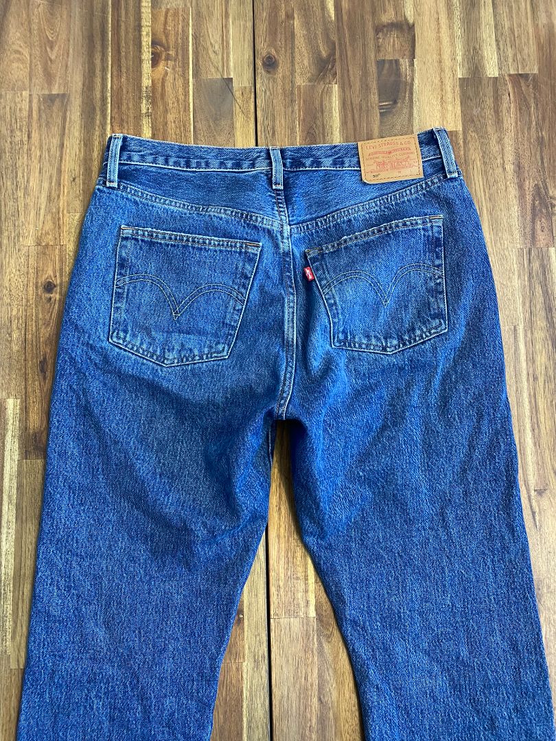 Blue 501 Levis Jeans, 28