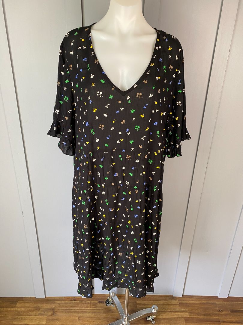 BNWT Black & Multi print K&K Dress, L