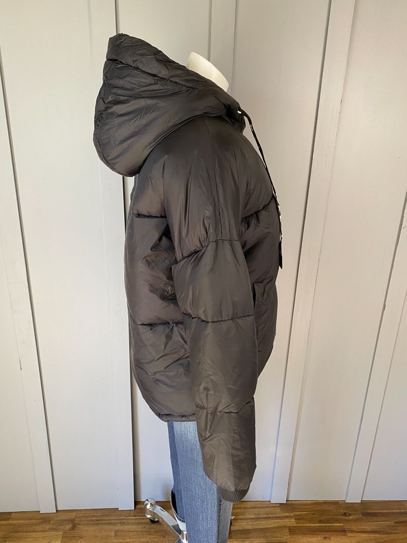 BNWT Black Decjuba D-LUX Puffer Jacket, XS