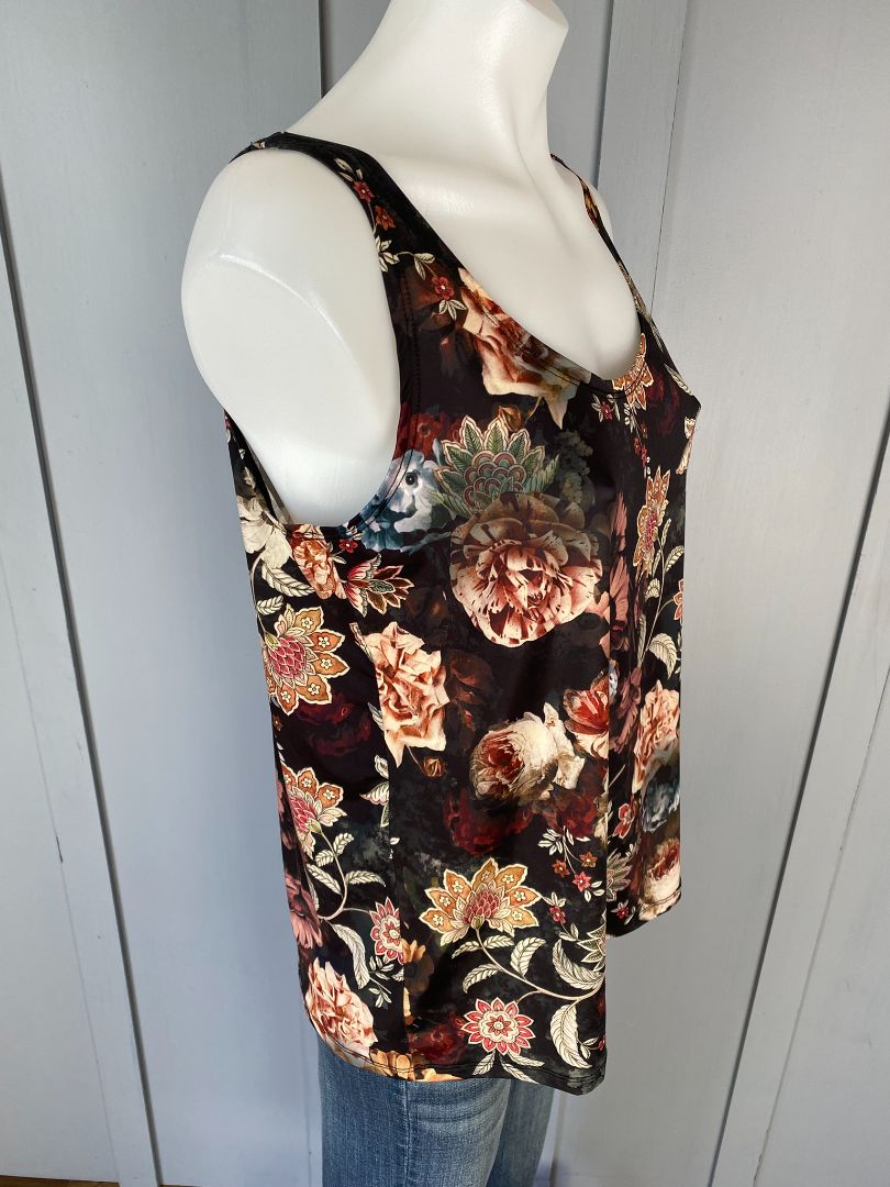 Black & Multi floral Loobie's Story Tank Top, 12
