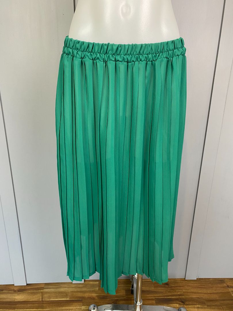 Green Design 99 Skirts, 12