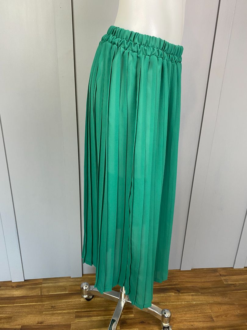 Green Design 99 Skirts, 12