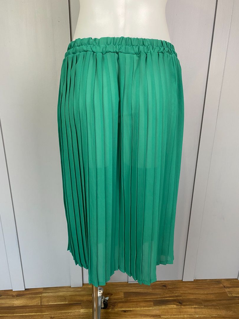 Green Design 99 Skirts, 12