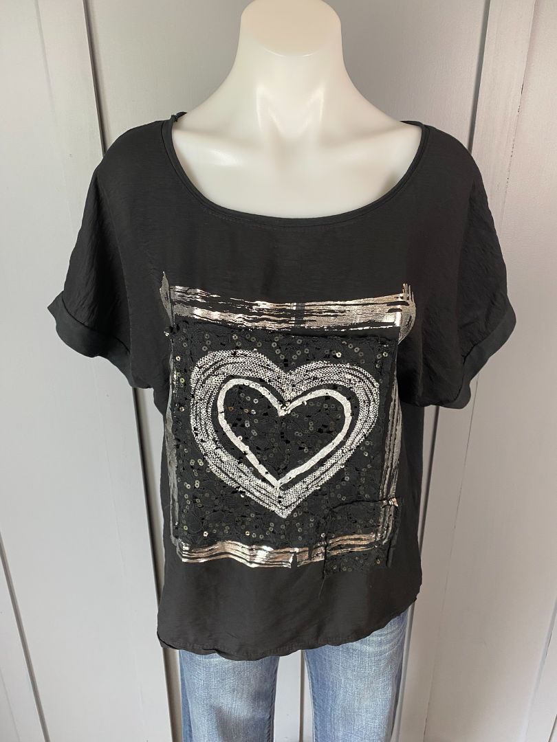 Black Momento Tee, M