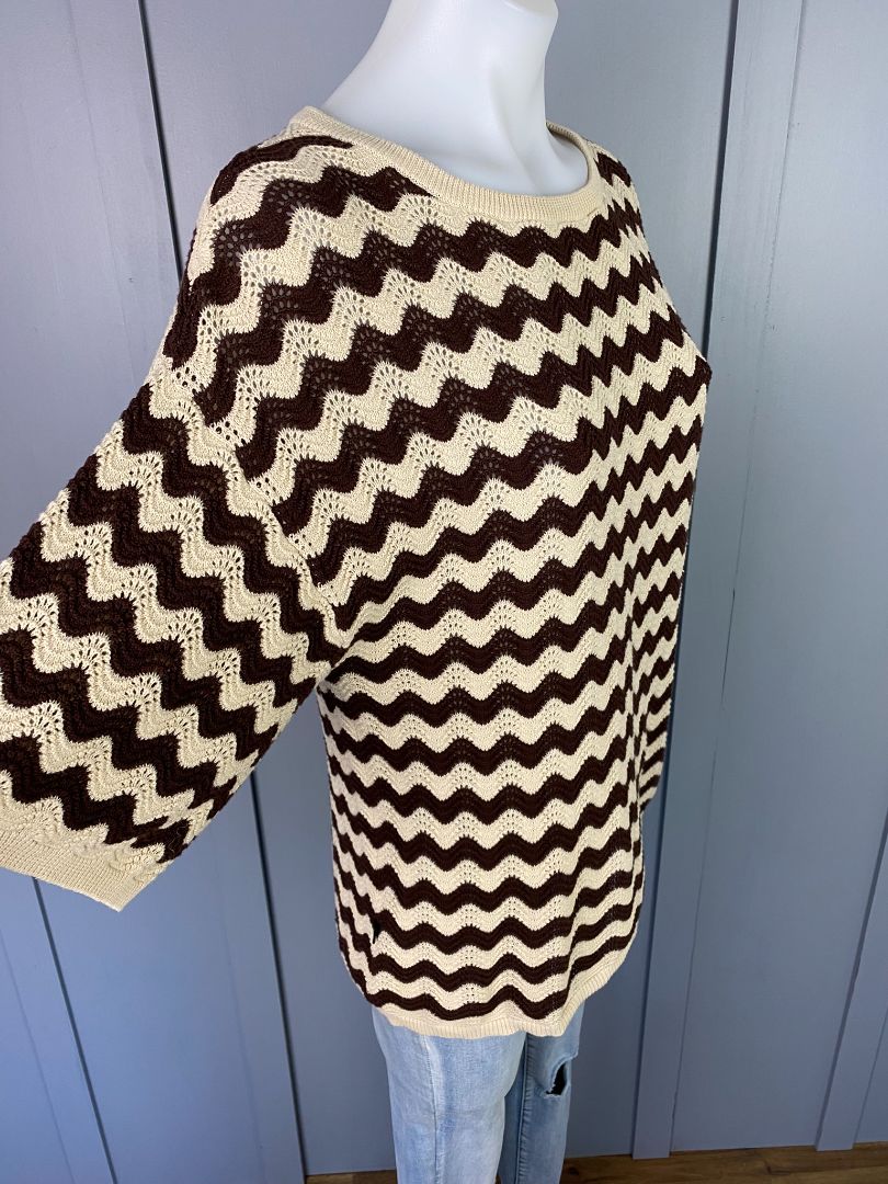 Brown & White Thing Thing Tops, 8